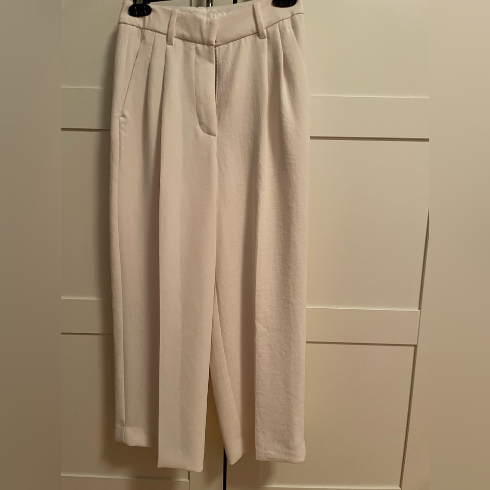 Aritzia crop pant. Never worn